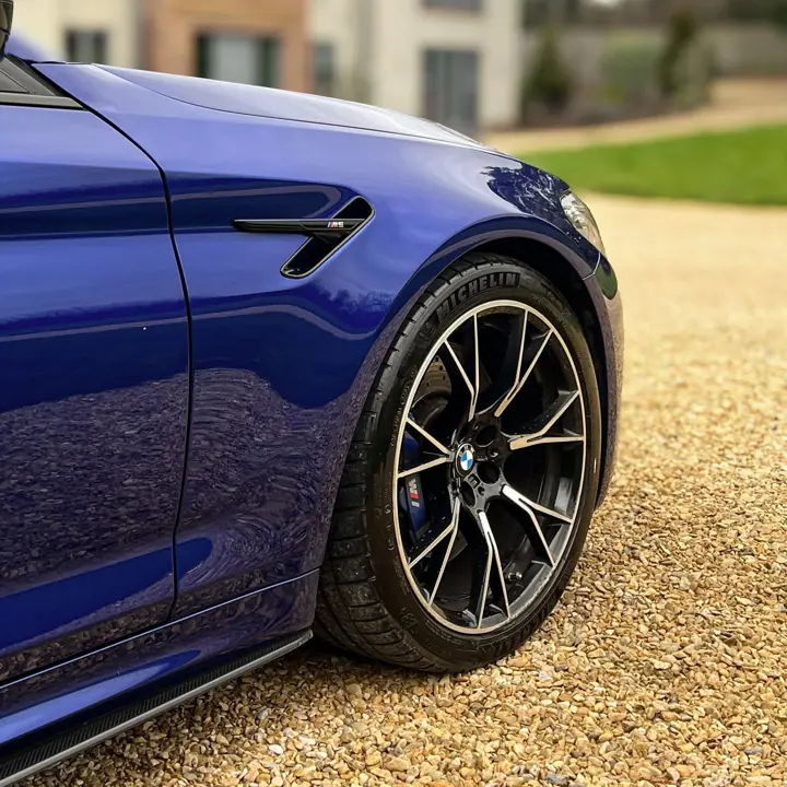 BMW M5 front wing, blue, after ceramic coating
